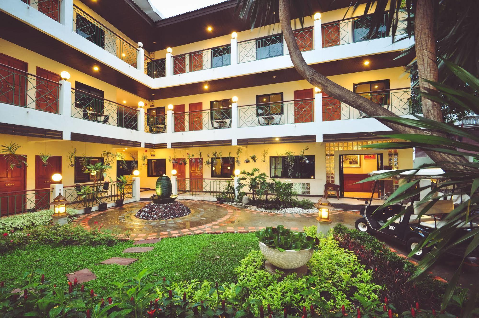 Charlie House Pin Klao Banguecoque Exterior foto